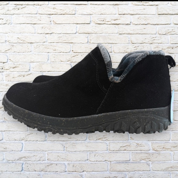 NWT Minnetonka Black Suede Boots size 7 - Picture 1 of 6